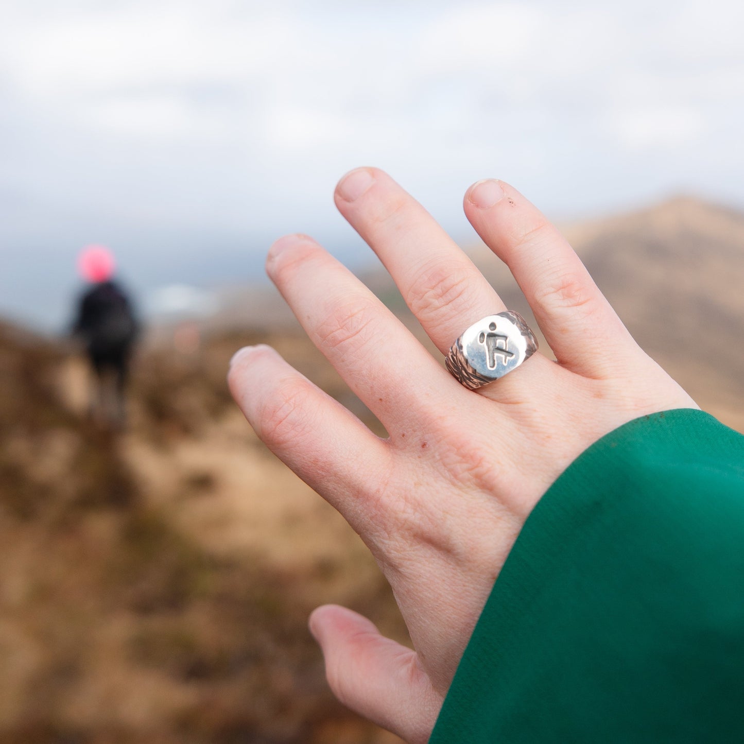 Slí Signet Ring